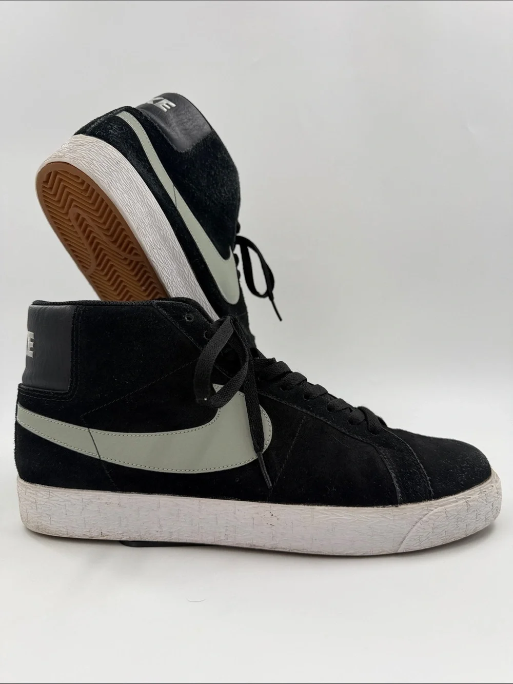 Nike SB Zoom Blazer Mid Skate Shoes Black White Suede Men's Size 11.0